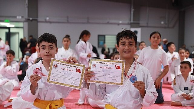 Keçiören’in Altyapı Sporcuları Karate Kuşak Sınavında Ter Döktü