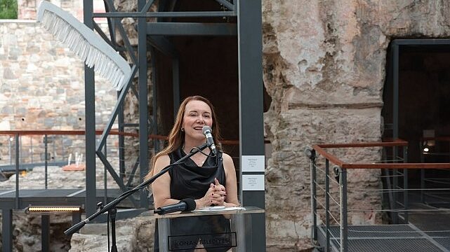 Kıllıoğlu Hamamı sanatla yaşamaya devam ediyor: “Görünmeyen Formlar” sergisi açıldı