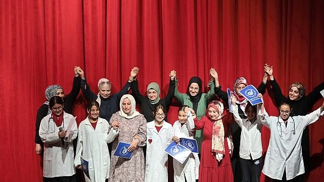 Konaklı çocuklar yıl sonu coşkusunu Başkan Mutlu’yla paylaştı