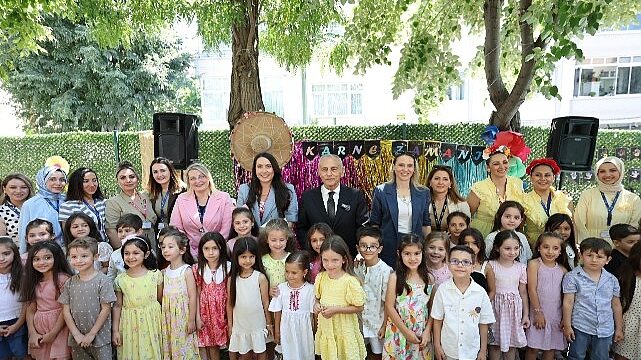 Küçükçekmeceli Öğrencilerin Karne Sevinci