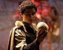 Maltepe’nin “Hamlet”i Romanya’da ayakta alkışlandı