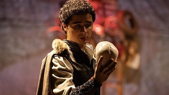 Maltepe’nin “Hamlet”i Romanya’da ayakta alkışlandı