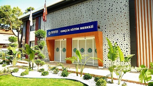 Menemen, eğitim yatırımlarıyla örnek gösteriliyor