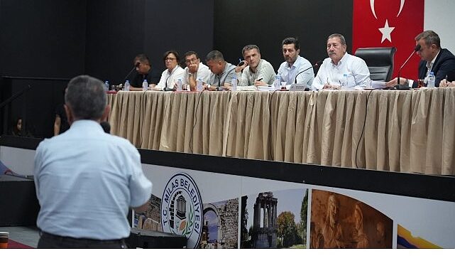 Milas Belediye Başkanı Fevzi Topuz Muhtarların Taleplerini Dinledi
