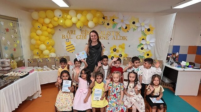 Mutlu Çocuklar’da karne heyecanı