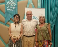 Nilüferli kadınlar yılın yazarını şiirleri ile andı