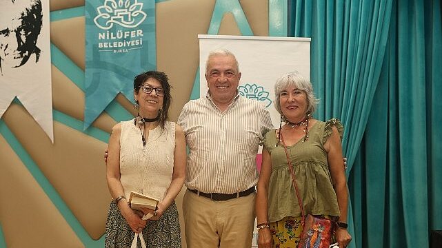 Nilüferli kadınlar yılın yazarını şiirleri ile andı