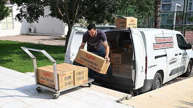 Öğrencilerin kırtasiye malzemeleri Kemer Belediyesi’nden