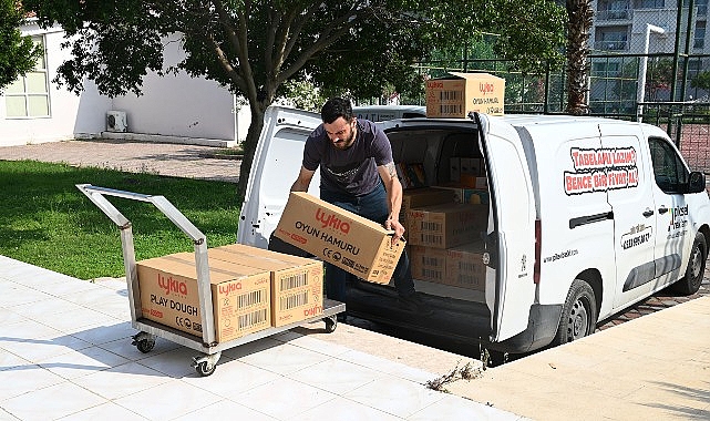 Öğrencilerin kırtasiye malzemeleri Kemer Belediyesi’nden