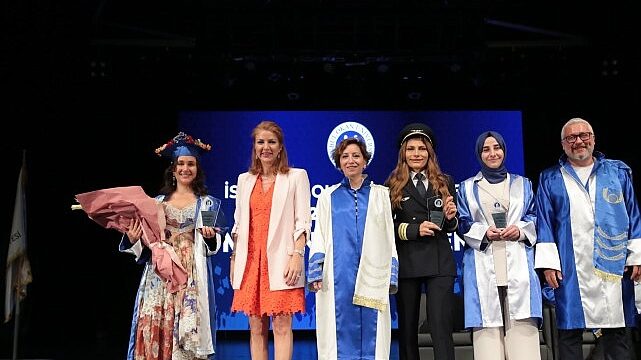 Okan’da mezuniyet sevinci