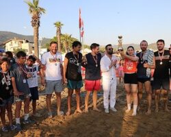 Sahil, Güneş ve Voleybol