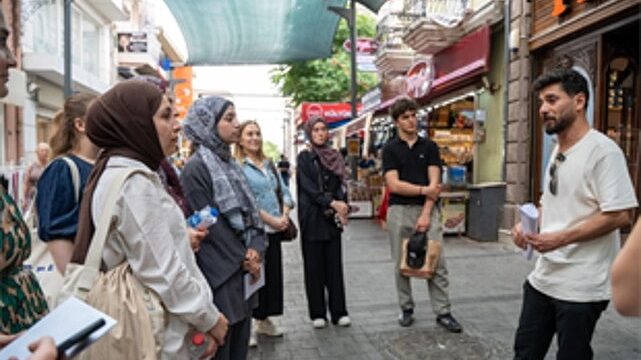 Tarık Dursun K.’nin izinde İzmir turu