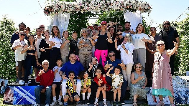 Tuğba Özay’dan geleneksel buluşma: ‘Tubistler’ doğada bir araya geldi