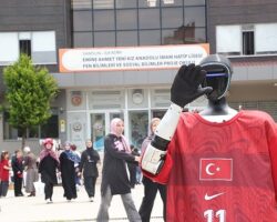 Türkiye’nin nüfusa kayıtlı robotu CANİKMAN Öğrencilerle Buluştu