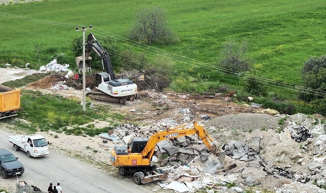 Vatandaş Bildirdi, Kaçak Moloz Dökülen Alan Temizlendi