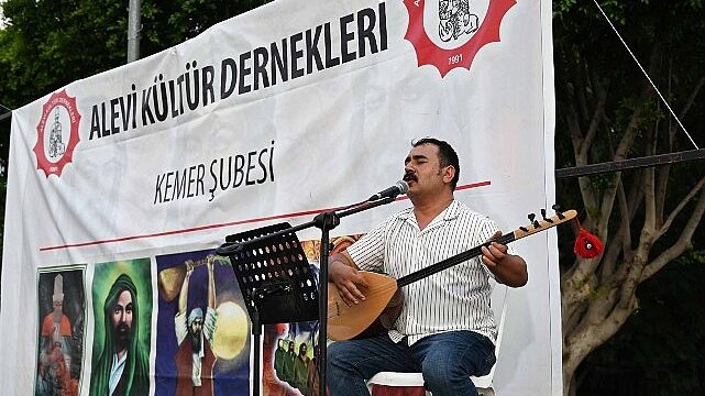 Alevi Kültür Dernekleri Kemer Şubesinden aşure lokması