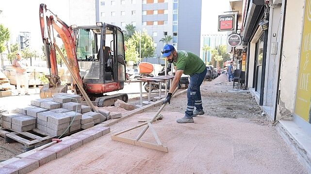 Alsancak sokakları yenilenmeye devam ediyor
