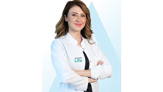 Aynada Gördüğünüz Kırışıklıkların Gerçek Nedeni Yaşlılık Değil!