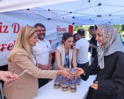 Bakırköy Belediyesi’nden Binlerce Kişiye Aşure İkramı