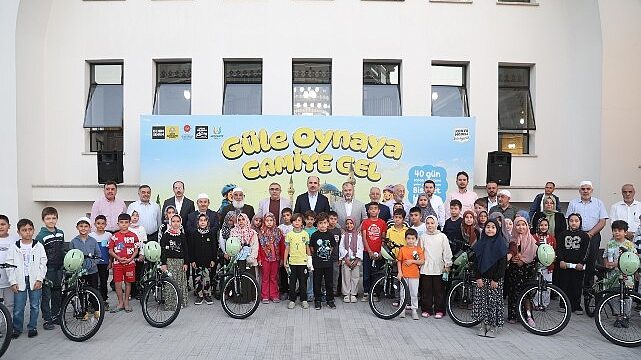 Başkan Altay “Güle Oynaya Camiye Gel” Projesi Kapsamında Çocukların Sabah Namazı Coşkusuna Eşlik Etti