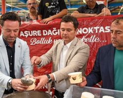 Başkan Erkan Aydın Hamitler’de Aşure Bereketini Vatandaşlarla Paylaştı