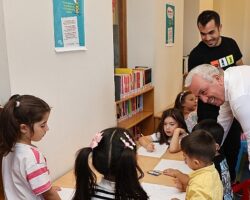 Başkan Şadi Özdemir, çocuklar ve ebeveynleri ile kütüphane buluştu