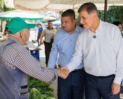 Başkan Tugay Tire’de vatandaşlar, üreticiler ve esnafla buluştu