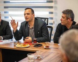 Bornova’da mahallelerin nabzı muhtarlarla tutuluyor