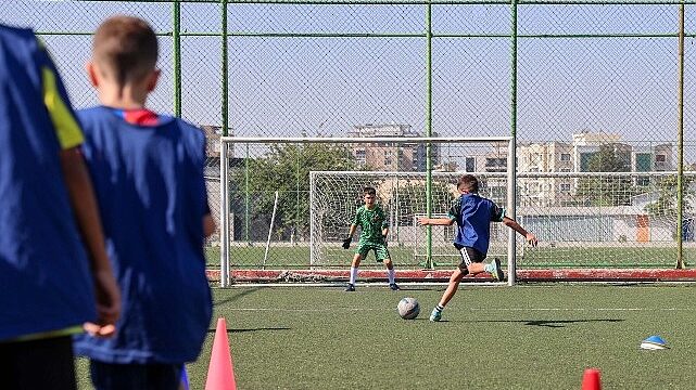 Buca’da yaz tatili futbolla renkleniyor