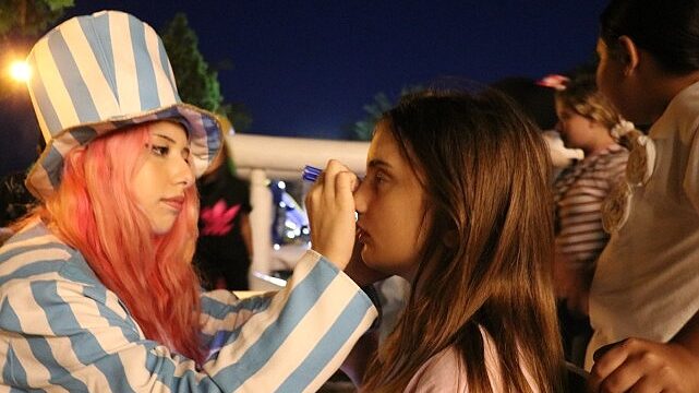 “Büyükşehir Çocuk Şenliği Gördes’te” Çocuklara Unutulmaz Bir Akşam Yaşattı