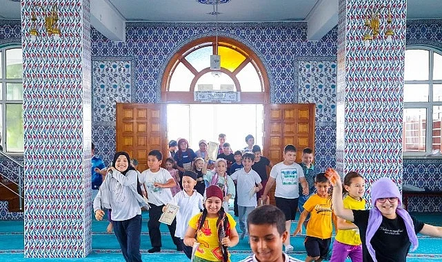 Canik Belediyesi’nden Gençlere Dondurma İkramı
