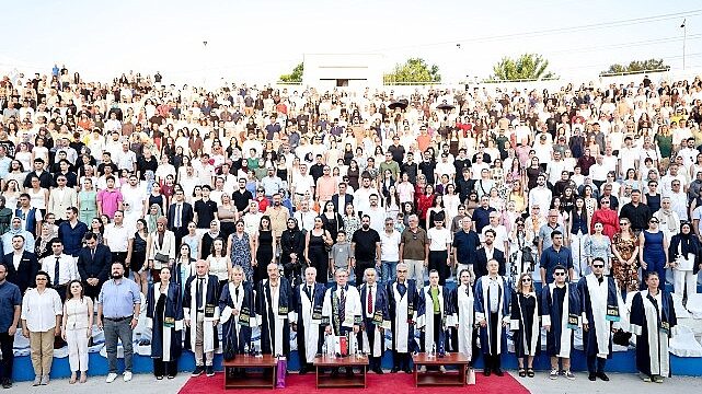DEÜ Hukuk Fakültesi ve Adalet MYO’da Mezuniyet Coşkusu