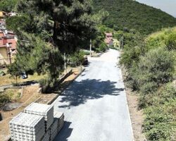 Gölcük Halıdere’de 3 sokakta parke yollar yenilendi