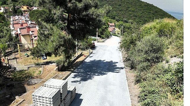 Gölcük Halıdere’de 3 sokakta parke yollar yenilendi