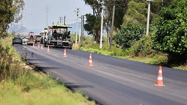 İZBETON Ekipleri Efes Selçuk’ta Yolları Yeniliyor