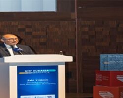 İzmir, sürdürülebilir ulaşımın yol haritasını dünyayla paylaşıyor