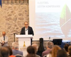 İzmir’deki uluslararası eleştirel eğitim zirvesi başladı