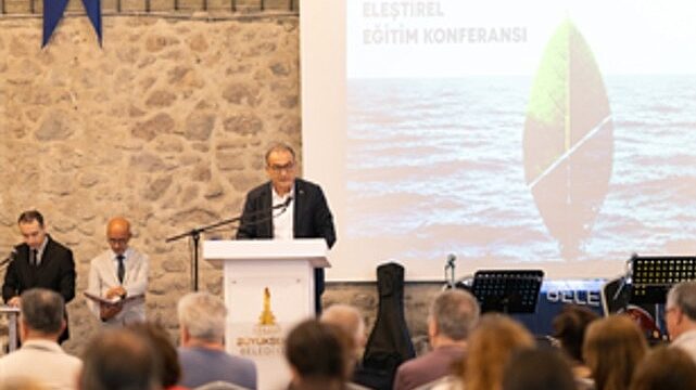 İzmir’deki uluslararası eleştirel eğitim zirvesi başladı