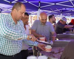 İznik’te 5 Bin Kişilik Aşure İkramı