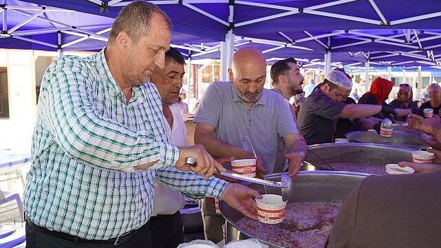 İznik’te 5 Bin Kişilik Aşure İkramı