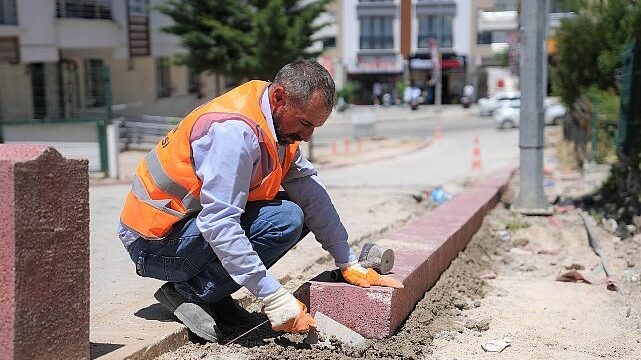 Keçiören’de Kaldırımlar Yenileniyor