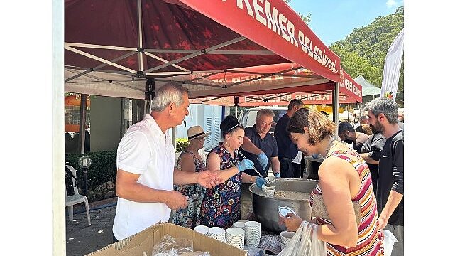 Kemer Belediyesi’nin aşure ikramları sona erdi