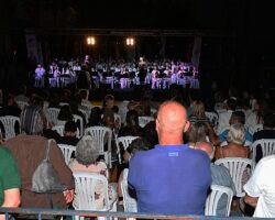 Kemer’de “Can dostları” için konser
