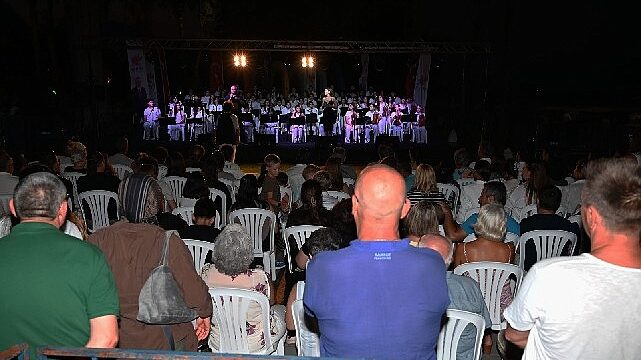 Kemer’de “Can dostları” için konser