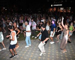 Kemer’de muhteşem Latin dans şovu