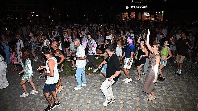 Kemer’de muhteşem Latin dans şovu