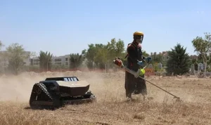 Konya Büyükşehir Mezarlık Bakımında Ot Biçme Robotlarını Kullanmaya Başladı