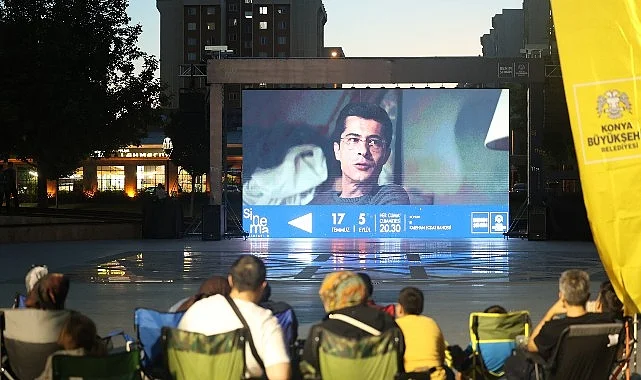 Konya Büyükşehir’in “Sinema Akşamları” Konyalıları Açık Havada Buluşturuyor