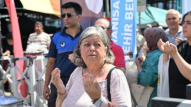 Manisa Büyükşehir’den Perşembe Pazarı’nda 2 Bin Kişiye Aşure İkramı