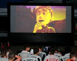 Osmangazi Belediyesi Çocuklara Yazlık Sinema Keyfi Yaşatıyor